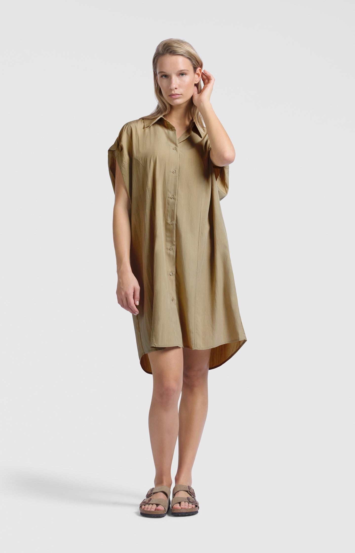 Mouwloze jurk met siernaden